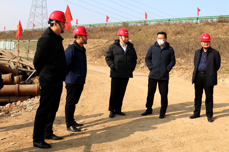 公司黨委書記、董事長錢申春調研S247(圍烏路)改建工程四期項目建設 (2)